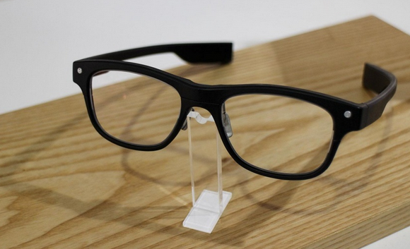 【用点】戴黑框的不只是文艺青年,低调的智能眼镜Jins Meme